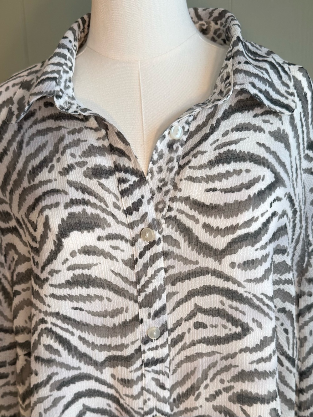 Plus Size Alfred Dunner White and Gray Zebra-Print Button-Down Shirt 22W